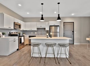 129 Holmes St APT 512, Shakopee, MN 55379