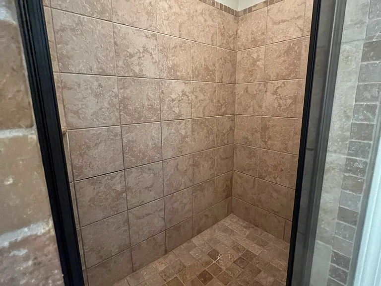 1071 Middleton Ln — Photo 9