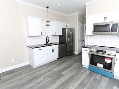 526 Pleasant St #E, Holyoke, MA, 01040