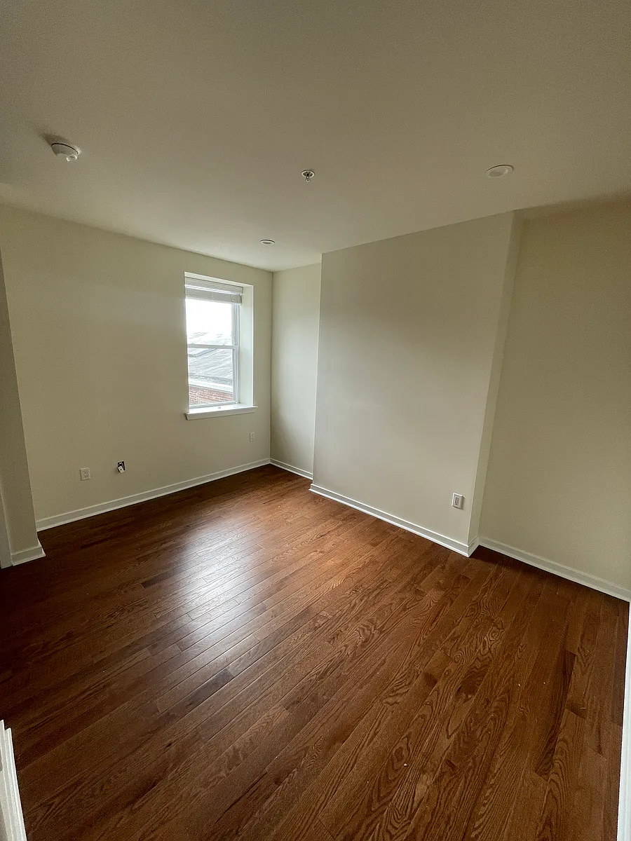 Building Photo - 507 S 9th St #302