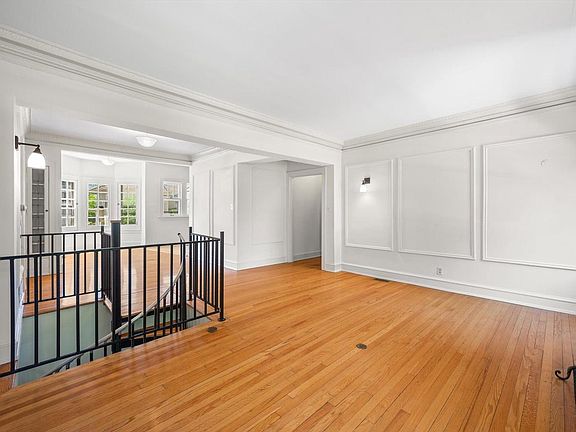 4th image of 3127 N Marietta AVENUE #5