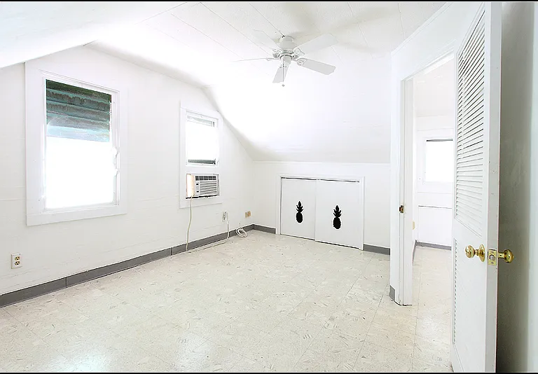 307 Elizabeth St — Photo 4