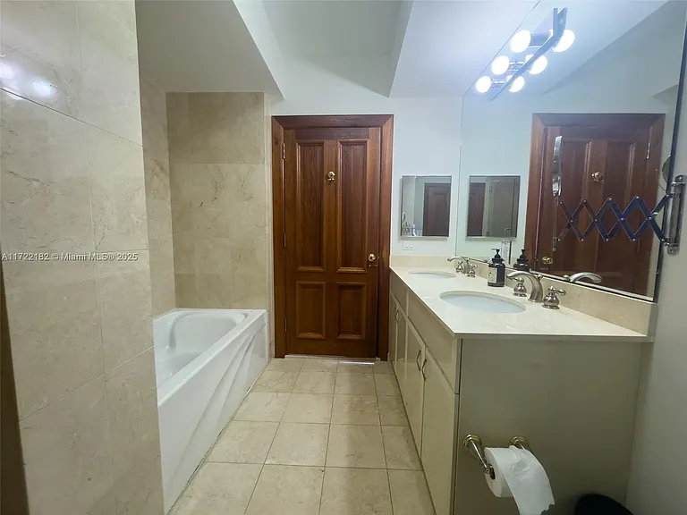 6365 Collins Ave #1506 — Photo 9