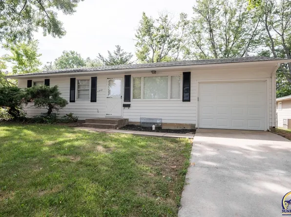 2401 SW 29th Ter, Topeka, KS 66611