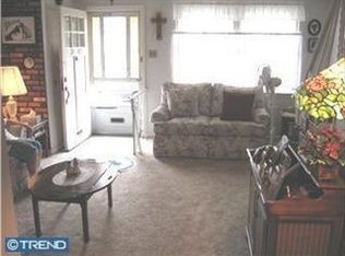 7142 Akron St, Philadelphia, PA 19149