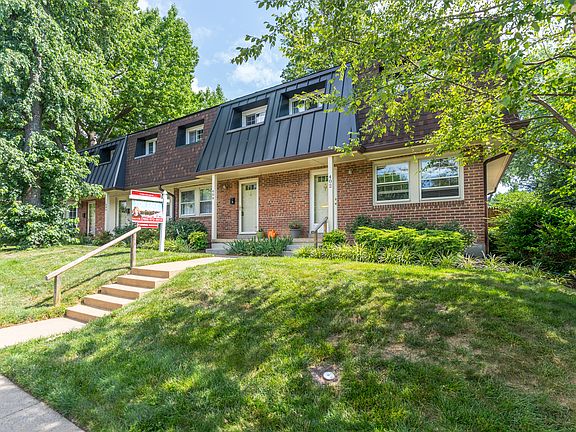3rd image of 404 James Ct
