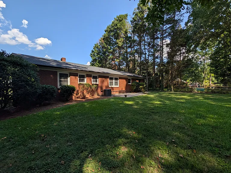 103 Abingdon Cir — Photo 33