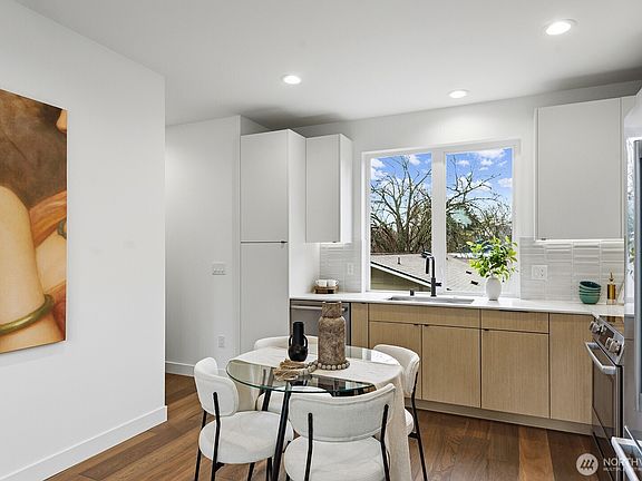 4th image of 3216 47th Avenue SW