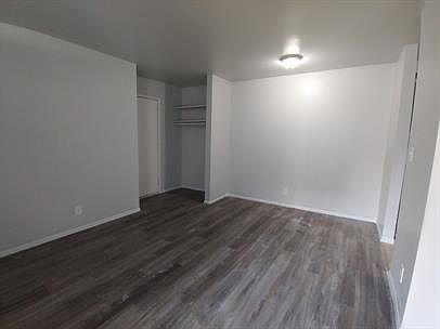 3rd image of 1305 W Locust St #10502593