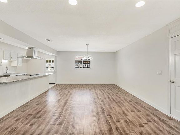 5th image of 2725 Oates Dr