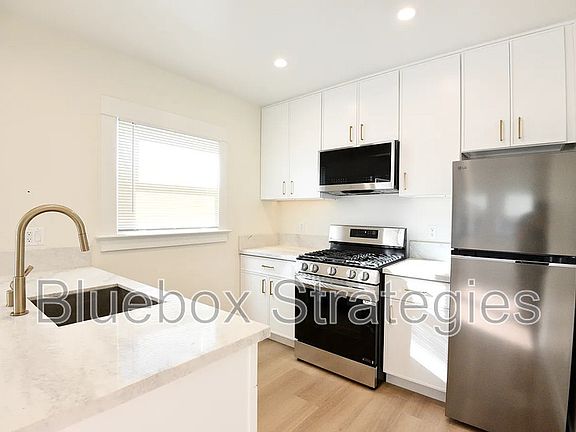 3rd image of 1512 Grismer Ave #6