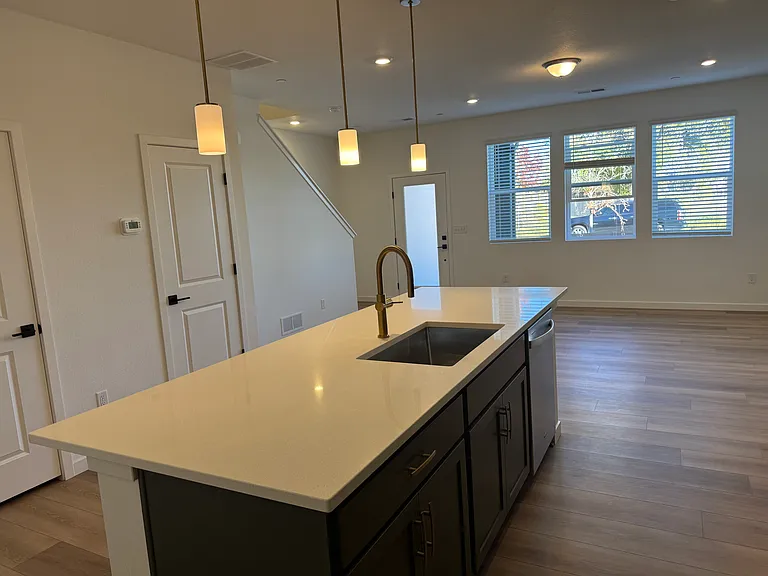 764 Nob Hill Ln — Photo 10