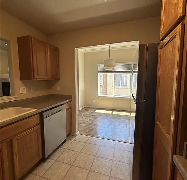 3011 Mandalay Grv #9 — Photo 14