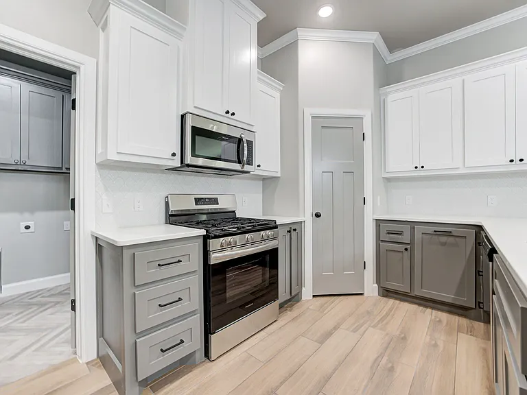 2728 Dunham Dr — Photo 16