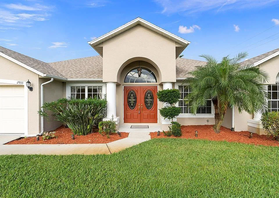 2955 SW West Calabria Cir