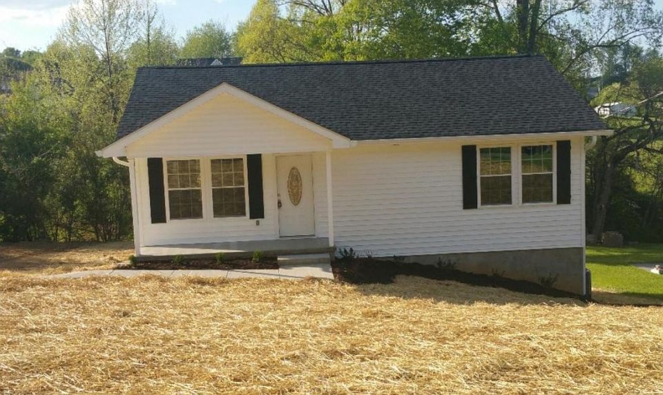 1st image of 155 Cloverdale Ln