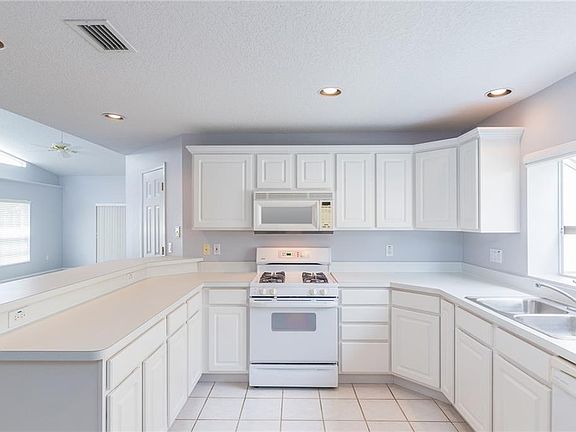 5th image of 6054 Gentle Ben Cir