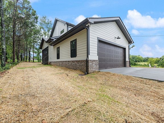 4th image of 2731 Cave Springs Rd