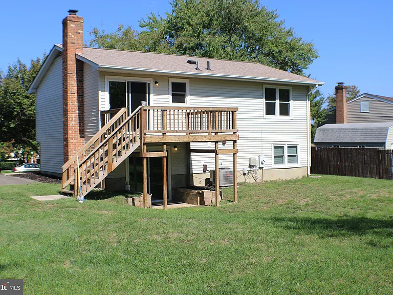 5077 Macnamara Dr — Photo 3