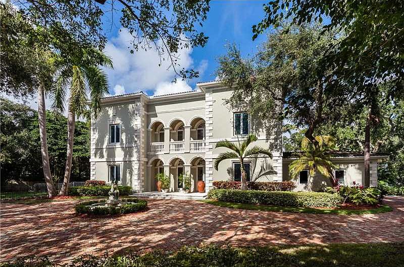 Gated Ponce/Davis Community