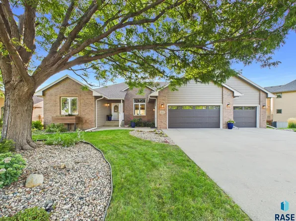 1312 S Honeysuckle Trl, Sioux Falls, SD 57106