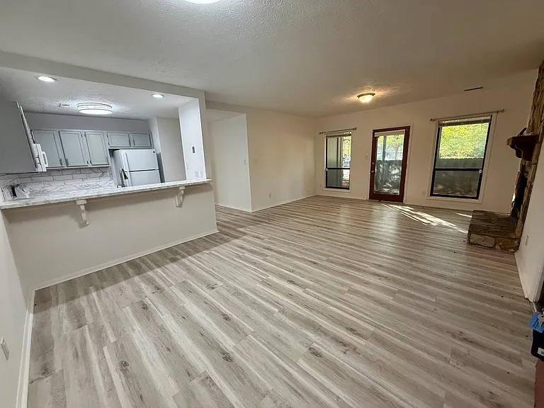 1882 Tryon Dr #4 — Photo 5