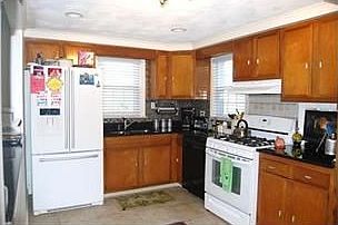 5th image of 22 Black Creek Ln