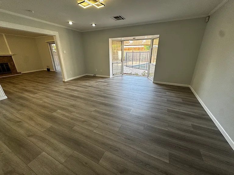 322 E Claremont St — Photo 2