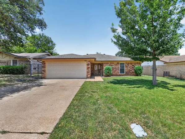 3712 Holly Springs Dr, Fort Worth, TX 76133