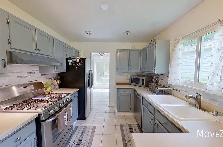 9338 Aylesbury Ln — Photo 2
