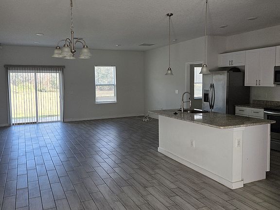 5th image of 721 Green Ct