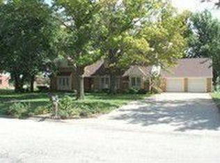 720 N 6th St, Sterling, KS 67579