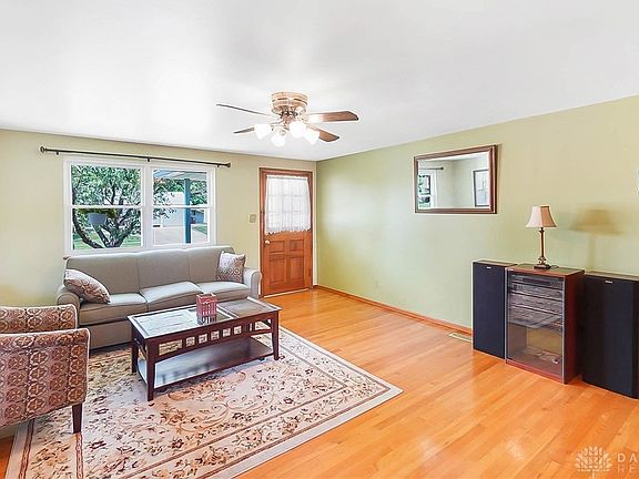 4th image of 1006 Clayton Ct