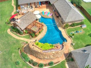 700 SW 45th St, Moore, OK 73160