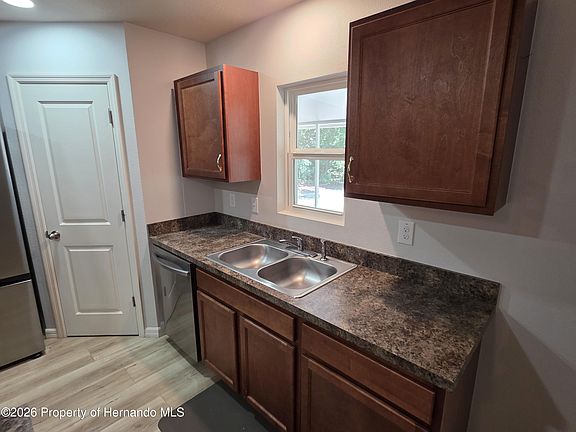 5th image of 6210 Alderwood St