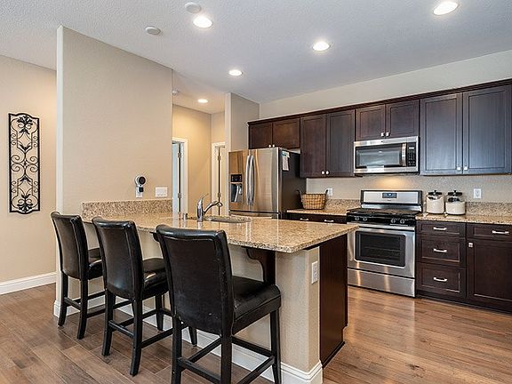 4th image of 841 Sweet Briar Ln
