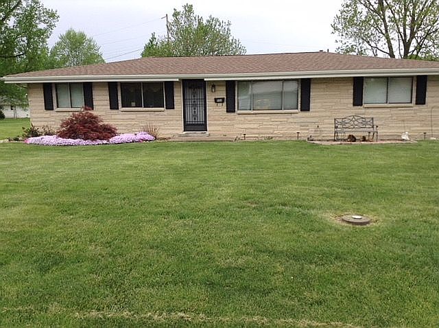 1st image of 906 Maple Dr