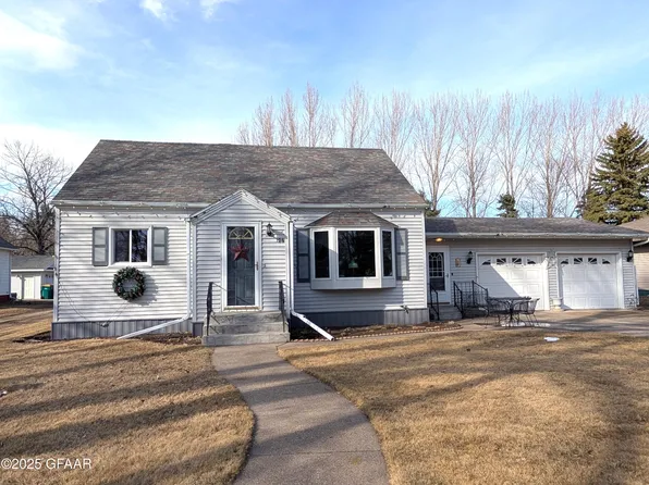 106 1st St, Hatton, ND 58240