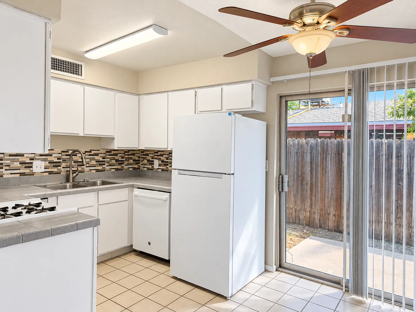 2 bed, 832 sqft, $1,200 — Photo 4