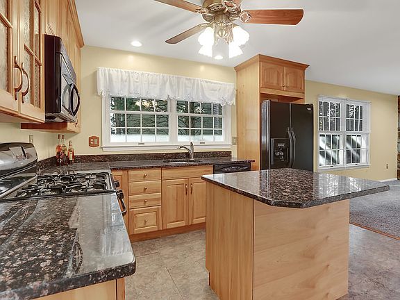 2nd image of 2 Triple Oak Ln