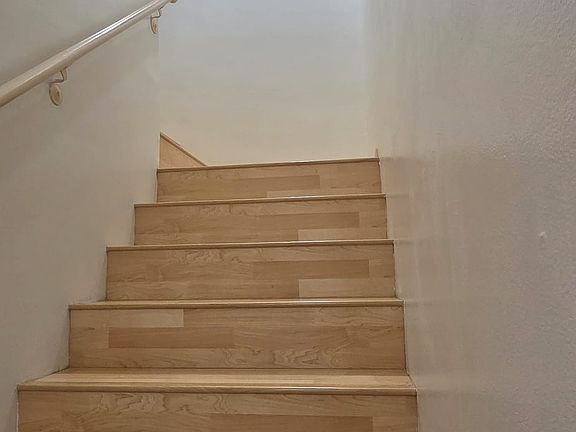 3rd image of 122 N Avenue 23 APT 4