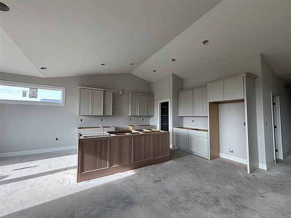 2nd image of 4715 178th St