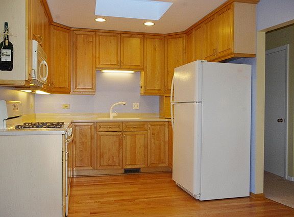 5th image of 3302 Kingfisher Ln E