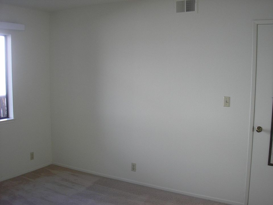 1st image of 215 E Okeefe St #2