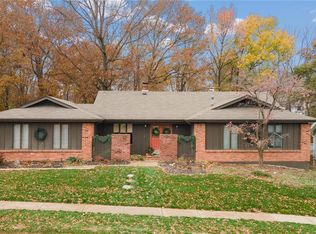 1891 Schoettler Valley Dr, Chesterfield, MO 63017