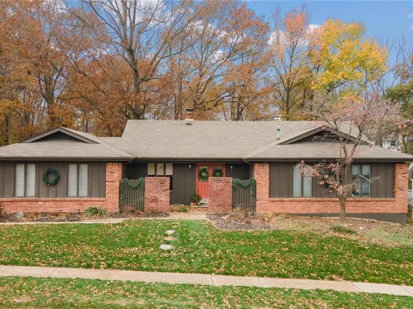 1891 Schoettler Valley Dr, Chesterfield, MO 63017