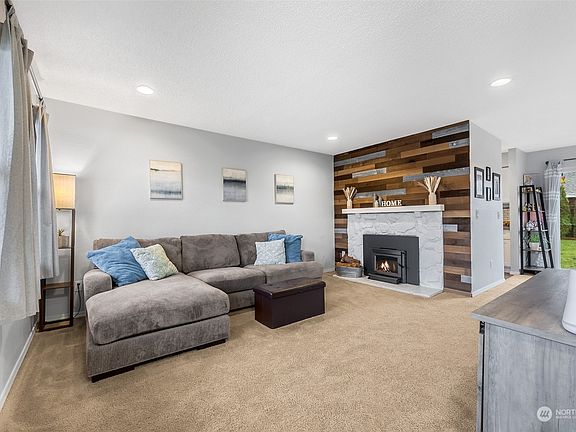 4th image of 3520 50th Avenue NE