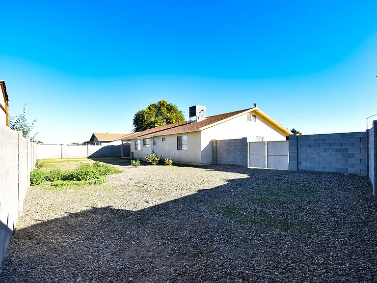 2866 S 30th Dr — Photo 22