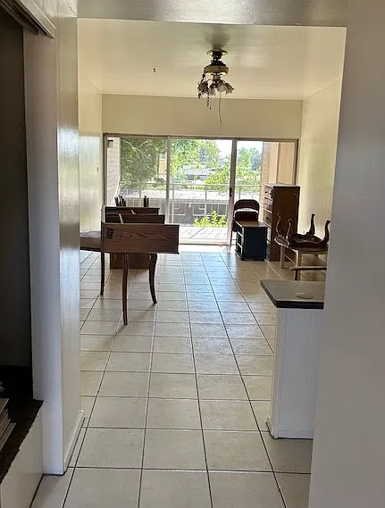 1 bed, 824 sqft, $1,000 — Photo 3