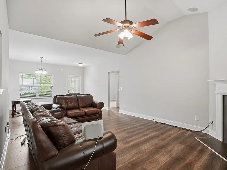 612 Stevens Pl — Photo 6
